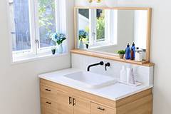 Example of use:Play the news from the mirror of your bathroom washbasin.